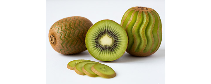 特徴的なカットを施したキウイの画像